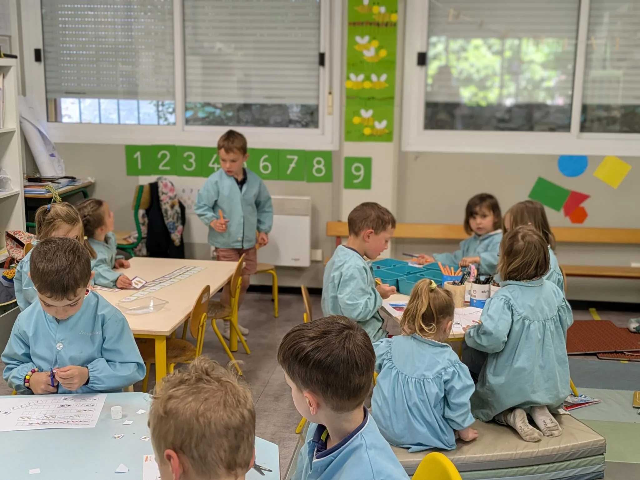 Élèves au travail dans une classe des Pastoureaux