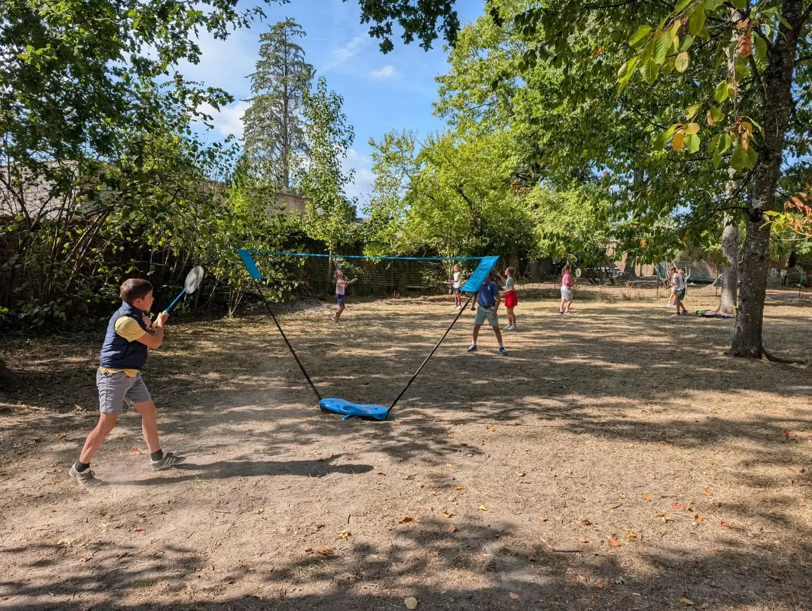 Séance de sport dans le parc de l'École Les Pastoureaux